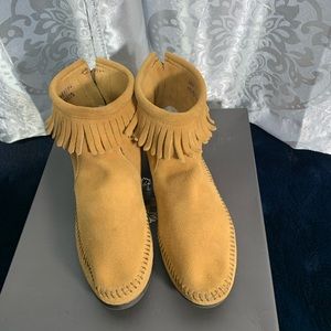 Tan suede back zip fringe around ankle Minnetonka shoe moccasin